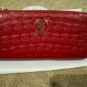 Medium TOUS Sherton wallet in red leather with bear embossing in crocodile. NWT